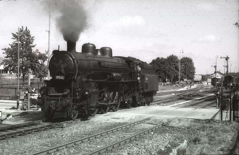CSD 365.018 at Gmund on the ÖBB in Sept 1963. Just crossed the border.