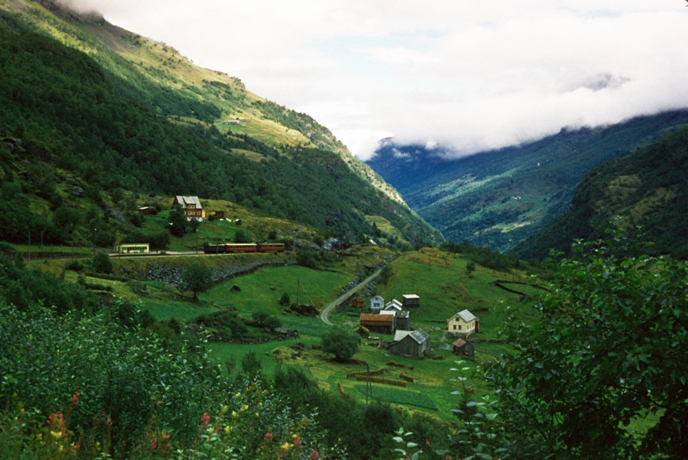 Flam railway and its valley