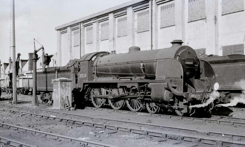 H15 30524 at Feltham 28 March 1959