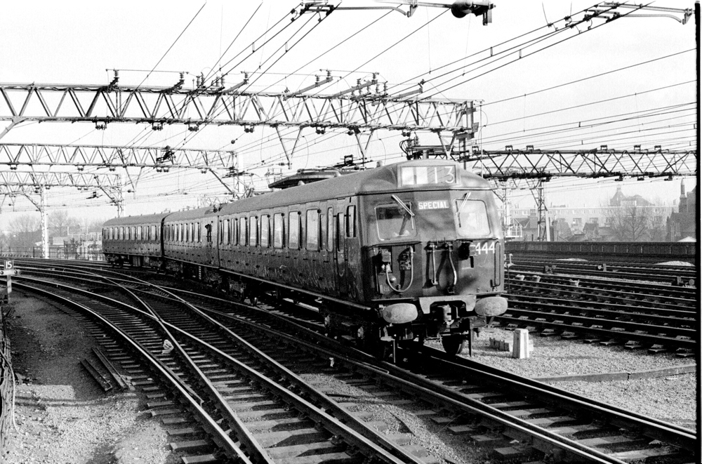 Up Electric Special at Bethnall Green