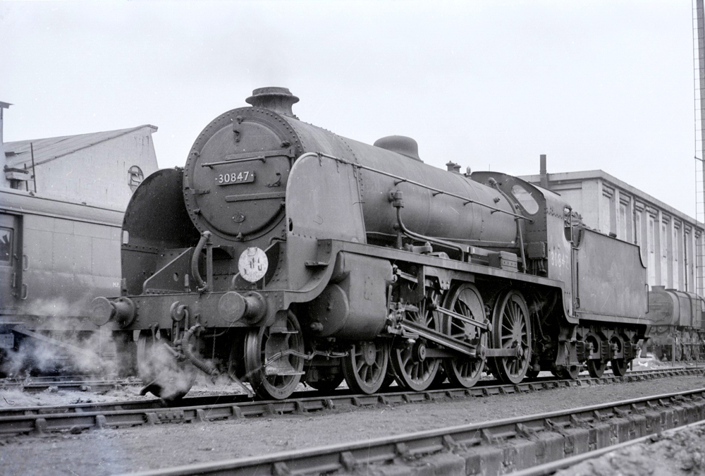 S15 30847 at Feltham in June 1963 with 75B Redhill plates 